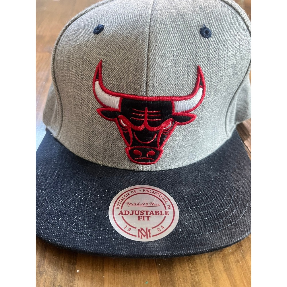 Mitchell & Ness Chicago Bulls Snapback‎ Hat Gray Black Hardwood Classics NBA Cap